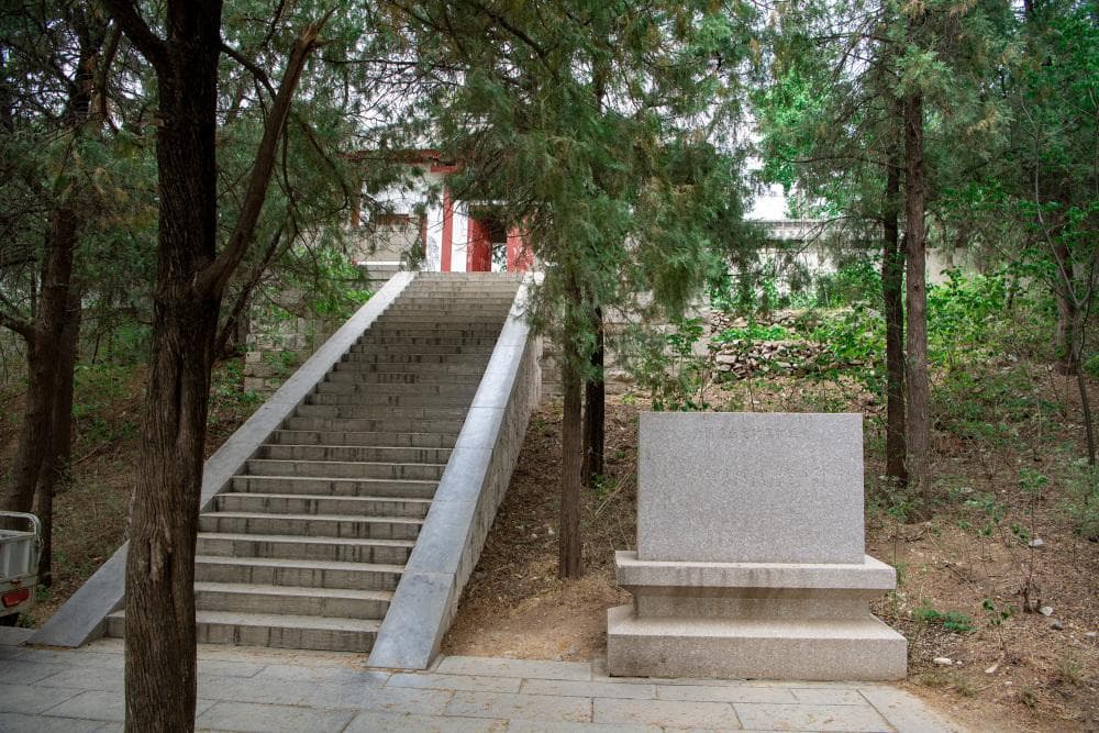 济南孝堂山郭氏墓石祠汉画像石，汉朝就有人撸串，神医扁鹊三足鸟