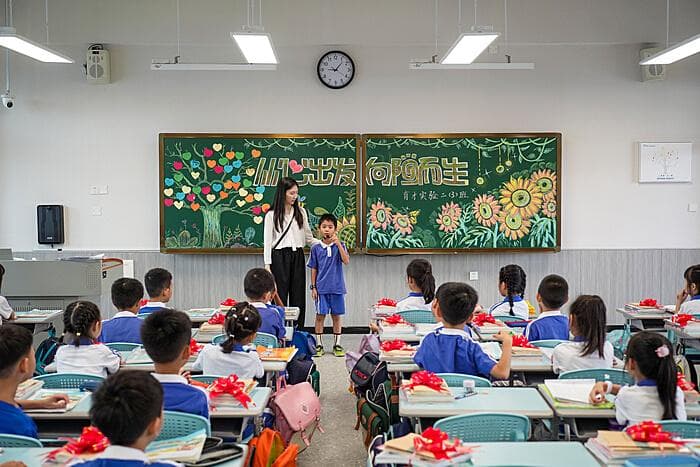深圳学校迎新满满仪式感！花式黑板报写满老师祝福与期盼