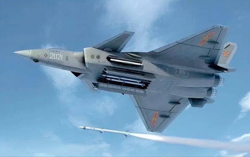 欧美军事专家眼中的歼-20：与F-22、F-35的全方位对比