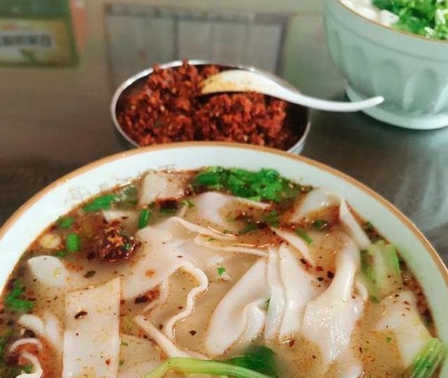 南阳美食大揭秘：方城烩面、胡辣汤与烧烤夜市