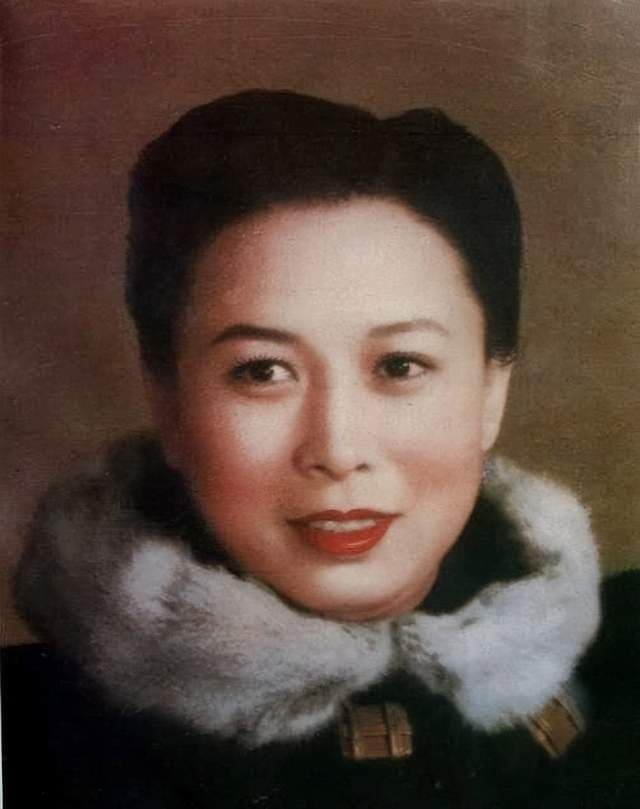 经典再现：“越剧皇帝” 尹桂芳在舞台上饰演过的人物形象