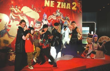 《哪吒》导演饺子超越陈思诚成为中国影史票房最高导演