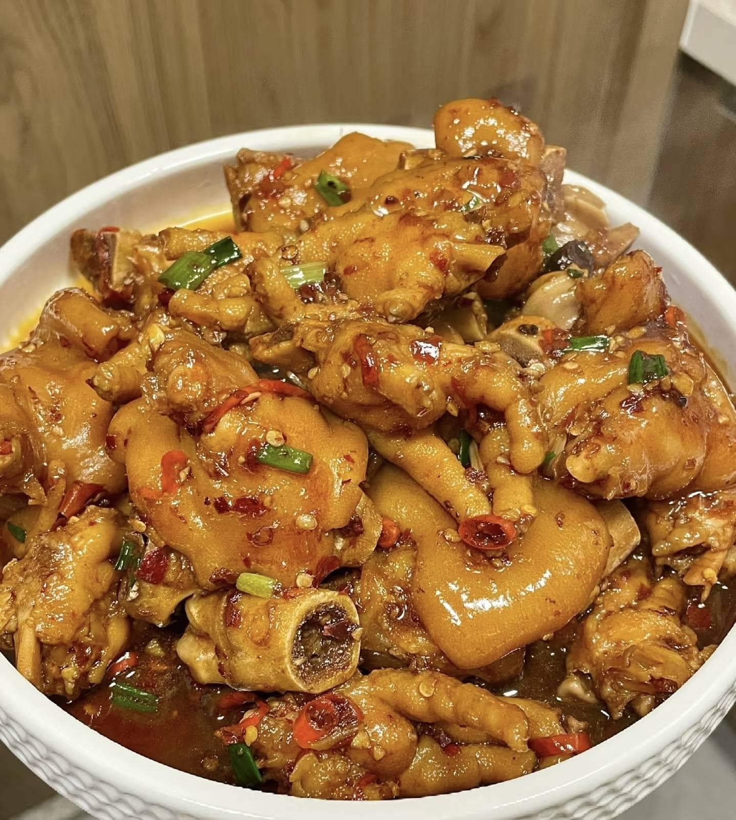 猪蹄烧鸡爪的家常做法：传统与创新的完美结合