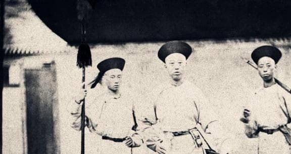 清朝大内侍卫到底长啥样？虎背熊腰，手持武器，个个武艺高强