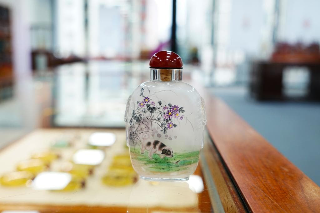 非遗如何时尚化、生活化：衡水内画在上海书城展示