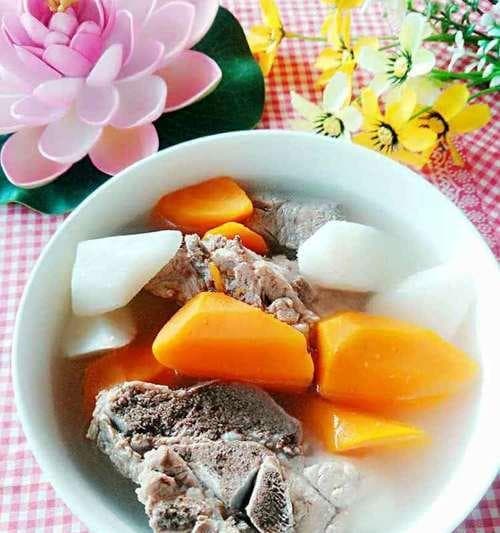 山药胡萝卜汤：一道美味又养生的家常汤品