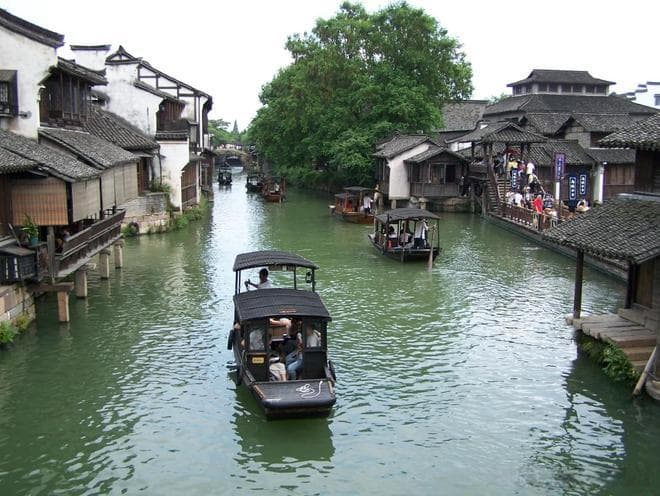 古镇遗梦：乌镇的水墨画卷与人文之旅