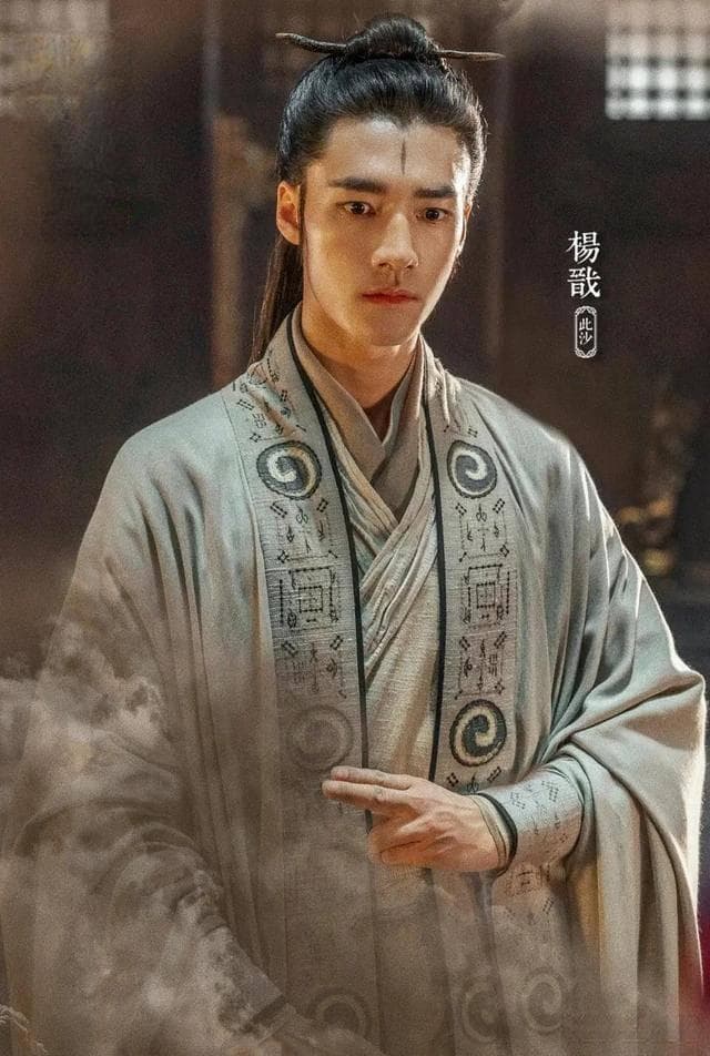 在封神中，闻太师与二郎神杨戬，谁的三只眼更强？