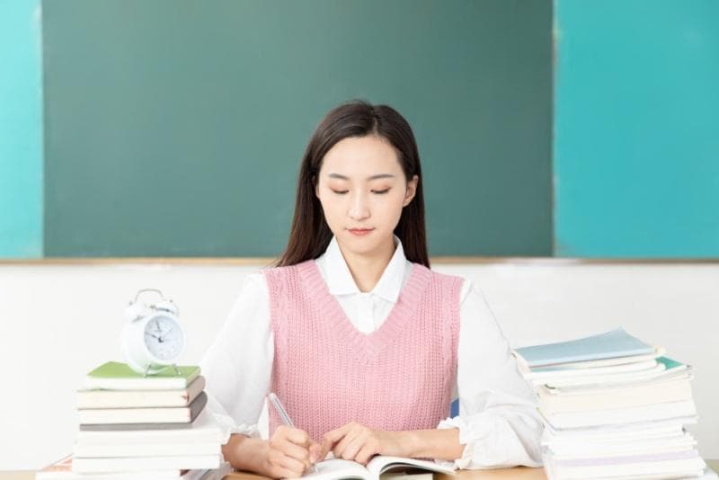 标准书桌多高？打造舒适学习环境的小窍门