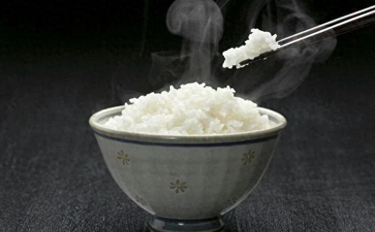 高血压患者要少吃米饭？医生：不想造成胰岛素抵抗，就别这么吃！