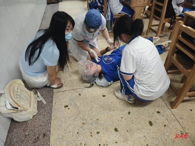 学生突发呼吸性碱中毒！医护人员：紧急用塑料袋套住其口鼻！