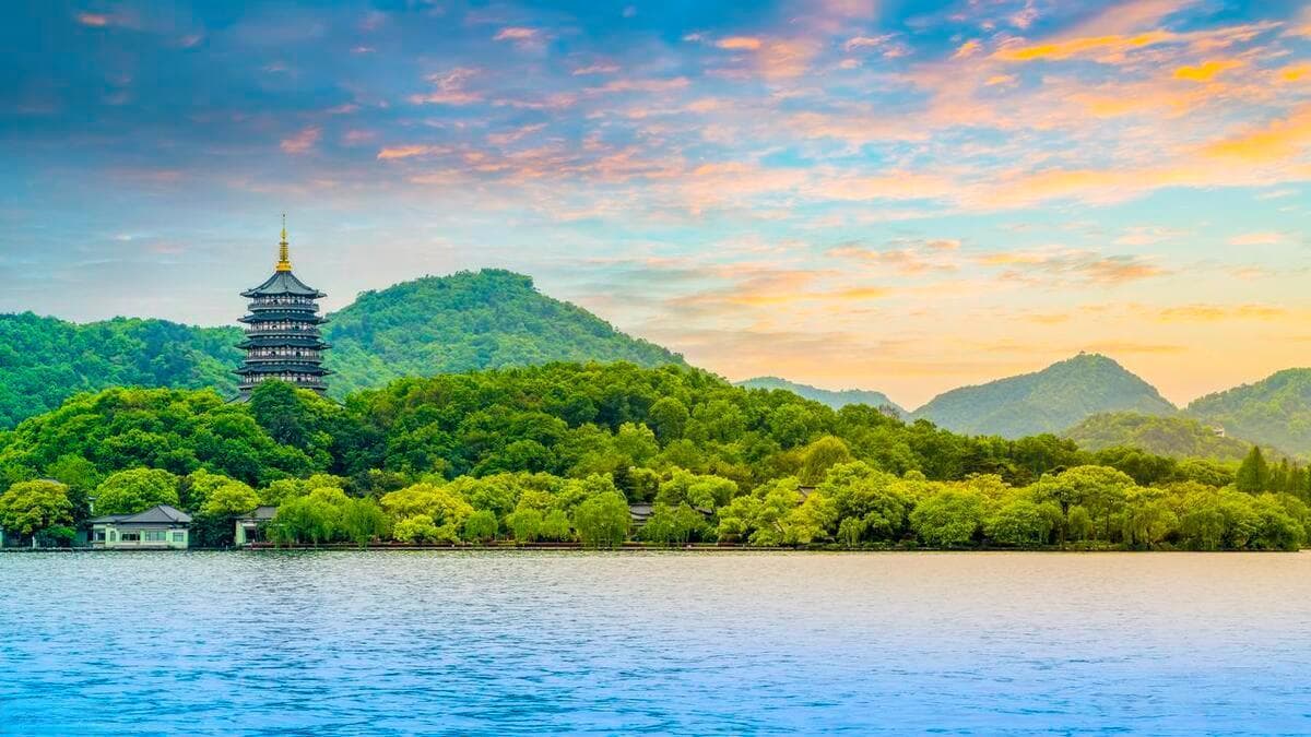 三月份旅游最佳地方，杭州 10 个值得去的景点