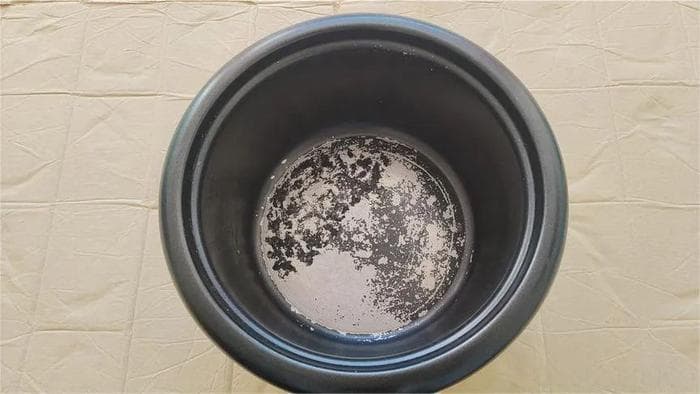 电饭煲内胆涂层划伤脱落，会有毒素吗？还能继续使用吗？了解一下