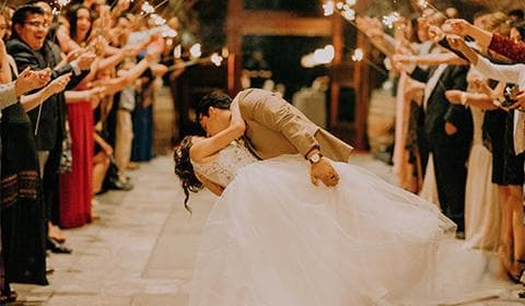2025年和外国人结婚怎么办理结婚证?