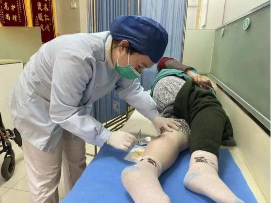 社区医护团队为糖尿病足患者保驾护航