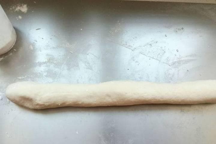 又薄又韧的春饼，除了开水烫面之外，用“铁鏊子”烙饼味道更好