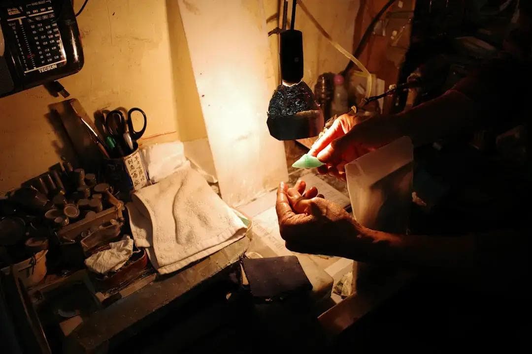 天山翠是什么玉？揭晓天山翠成分与翡翠的区别