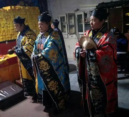 佛教不主张焚烧纸钱，提倡以善业超度亡灵