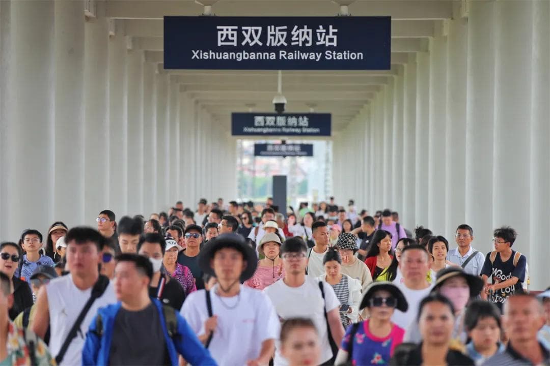 中老铁路：活力迸发、互利共赢的“繁荣路”