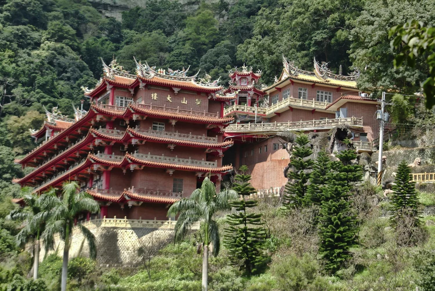 鹭岛观光巴士：串联南普陀、鼓浪屿等五处人文地标