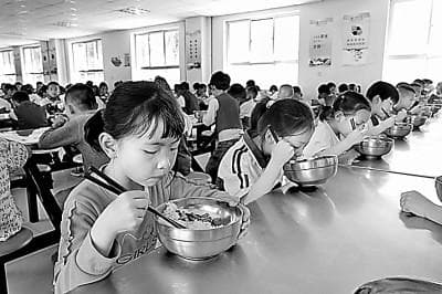 互联网+明厨亮灶，责任落实“到人到事” 合力守护学生“舌尖上的安全”