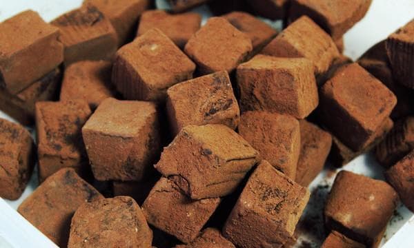 自制生巧克力的完美指南（15个简单步骤，带你轻松制作最美味的生巧克力）
