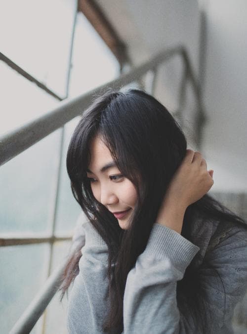 梦见女同学：周公解梦中的多重解读