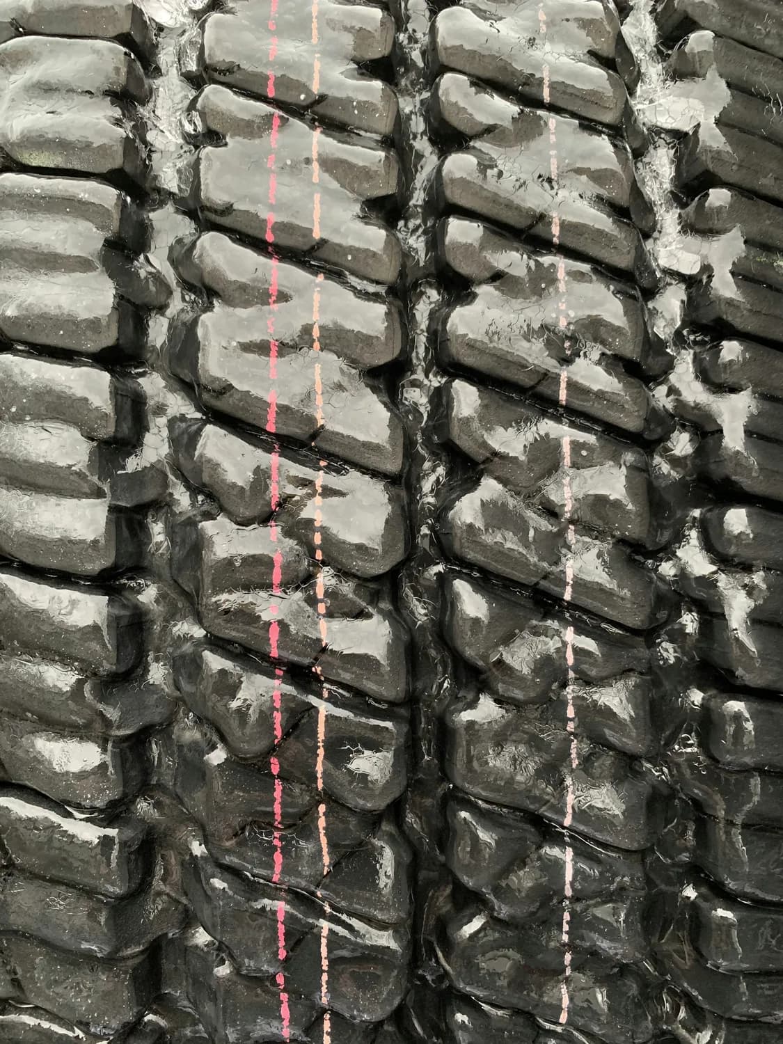 掌握12R22.5真空轮胎配置，保障半挂车安全