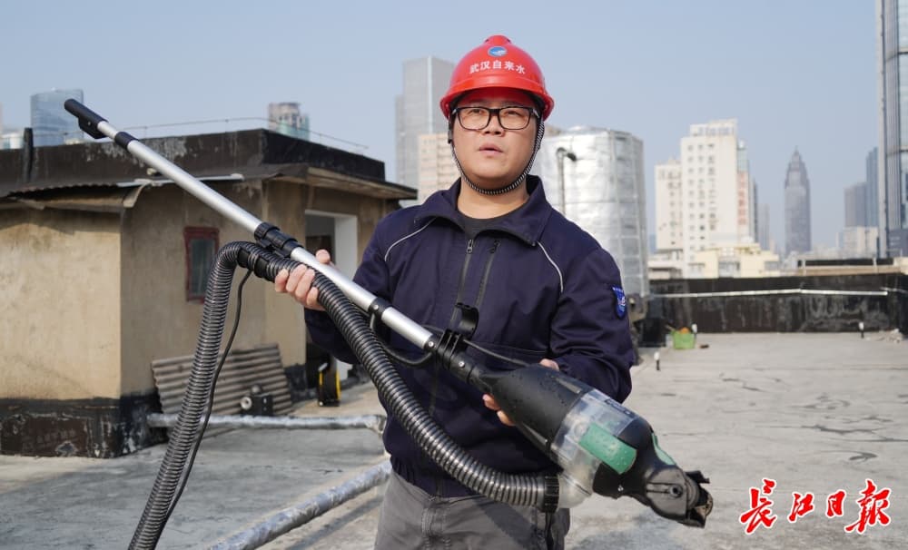 水箱清洗“机械臂”研发成功，作业效率增3倍还不用停水