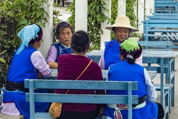 中国最适合养老的5座小城市，一个地方居住一段时间，轮流换