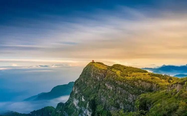 中国最难爬六座名山，第一不是华山，泰山只能垫底，一般人爬不了