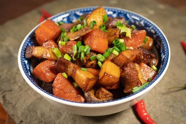 做红烧肉时，这味调料不要放！塞牙还不入味，白白费钱