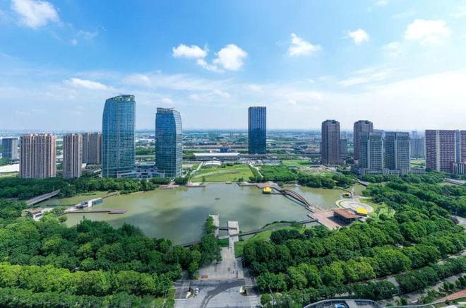 昆山市被誉为是“地表最强县级市”，GDP甚至超过了一个西部省份