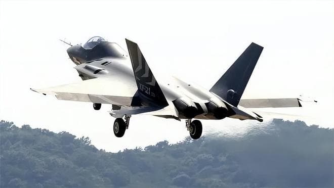 韩国KF-21五代机：从首飞到武器发射仅8个月，背后有何玄机？