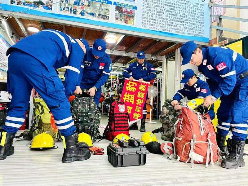 福建民间救援力量驰援西藏日喀则地震灾区