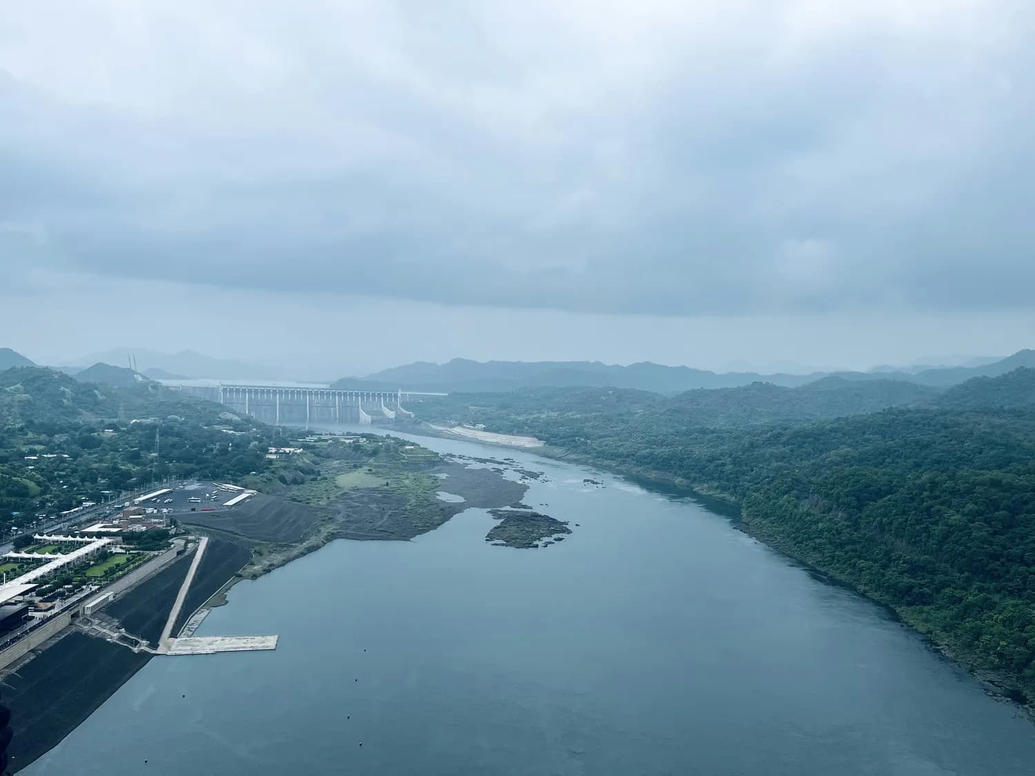 黔东南的文化瑰宝：重安江水碾群与三门塘村古建筑群