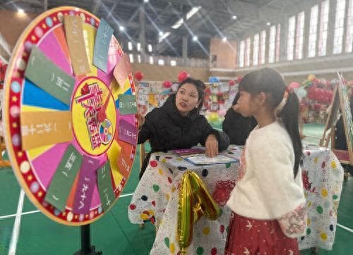 乌鲁木齐市一、二年级学生迎来"无纸化"期末考试