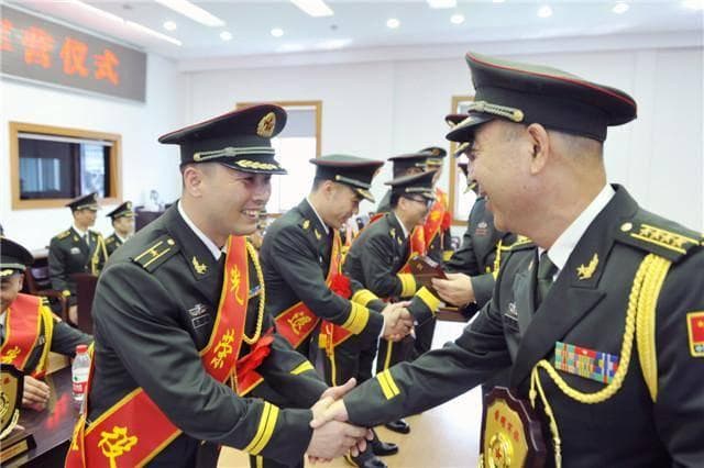 军官在哪个年龄转业最合适？