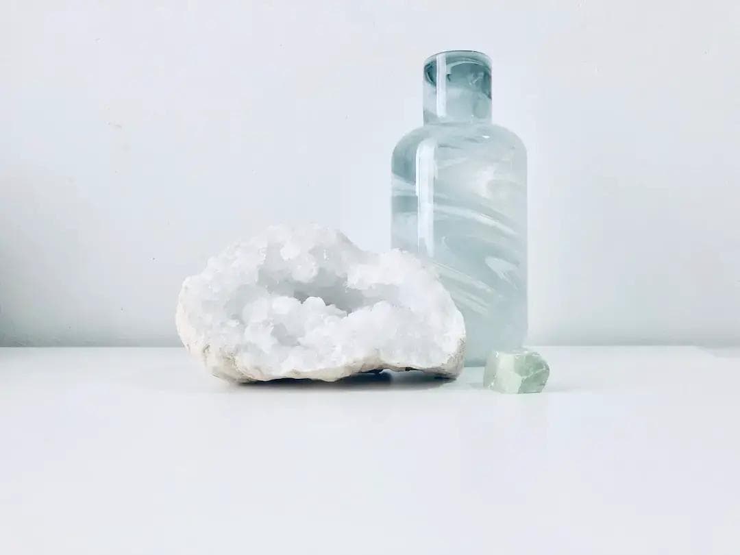 如何辨别真假水晶？轻松鉴定水晶真伪