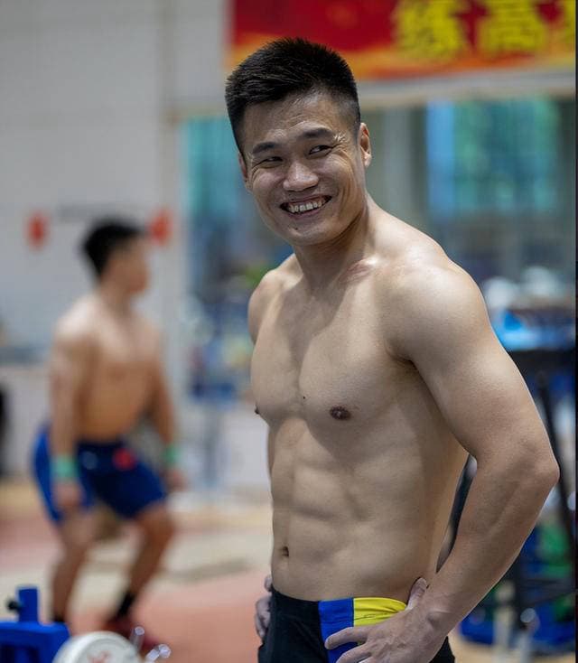 年龄无惧：吕小军与菲尔普斯的对比揭示不同运动的身体影响