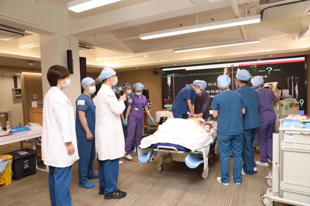 广州和睦家医院开展羊水栓塞多学科救治演练，提升孕产妇急救能力