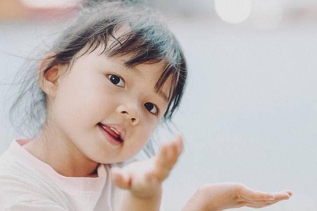 孩子沉默寡言？掌握这些技巧促进主动沟通