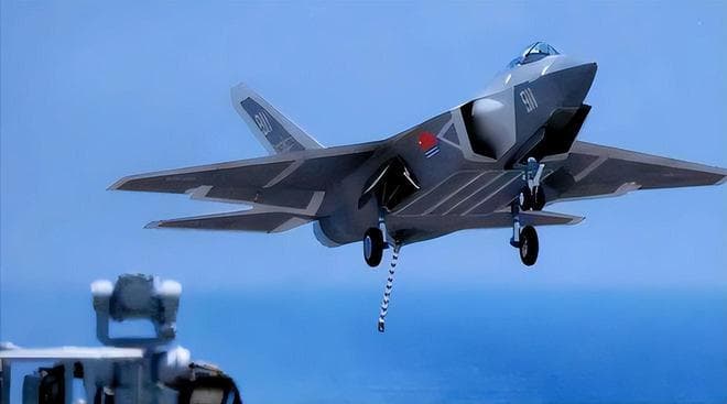 国产歼35核心数据曝光：技术性能超越F-35，实现弯道超车