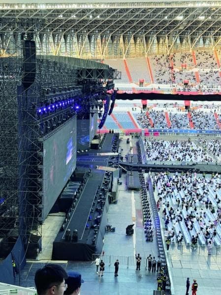 演唱会花980元买的票看不到大屏幕？观众喊退票
