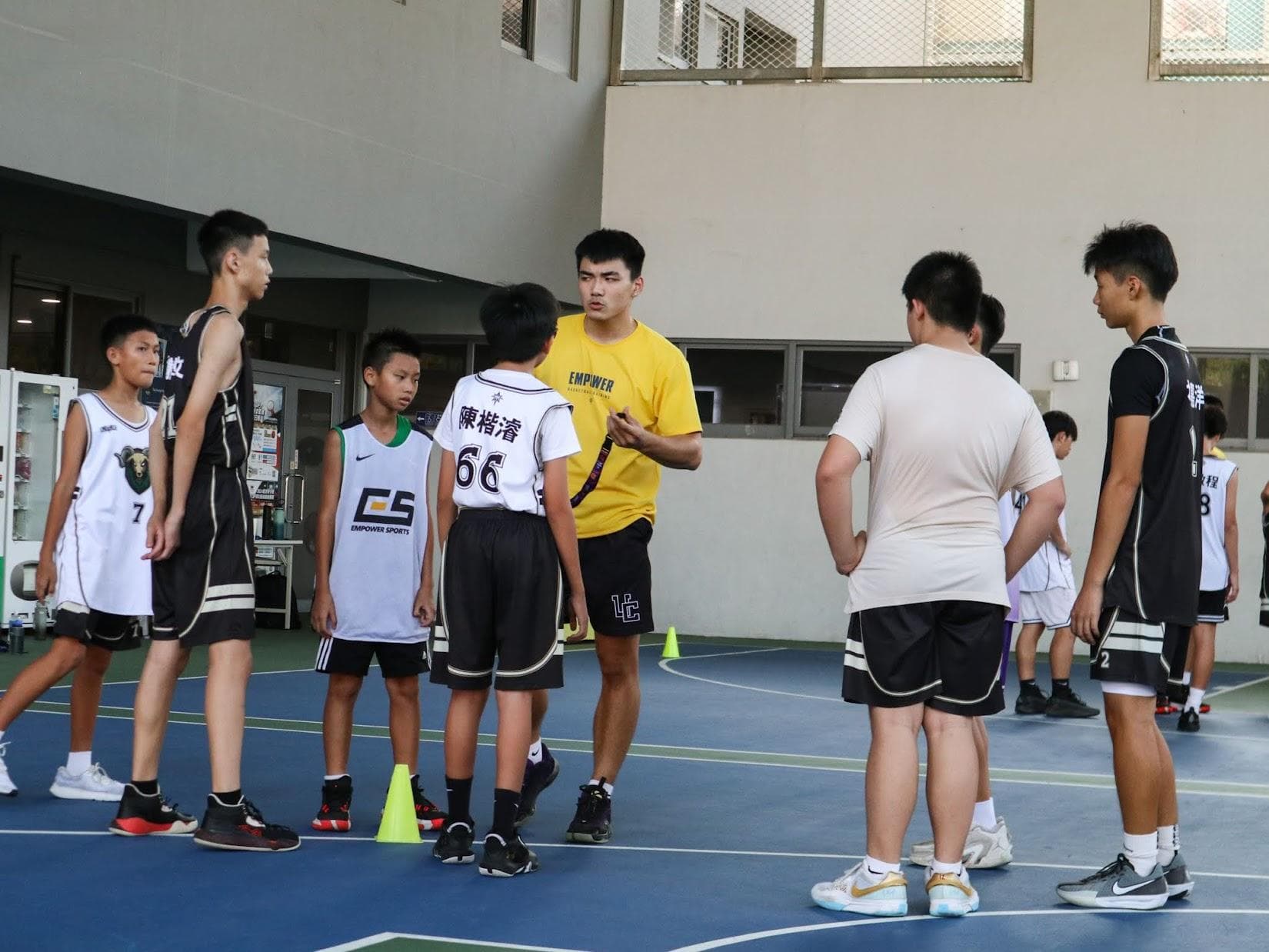 青少年适合在什么阶段开始进行篮球训练？