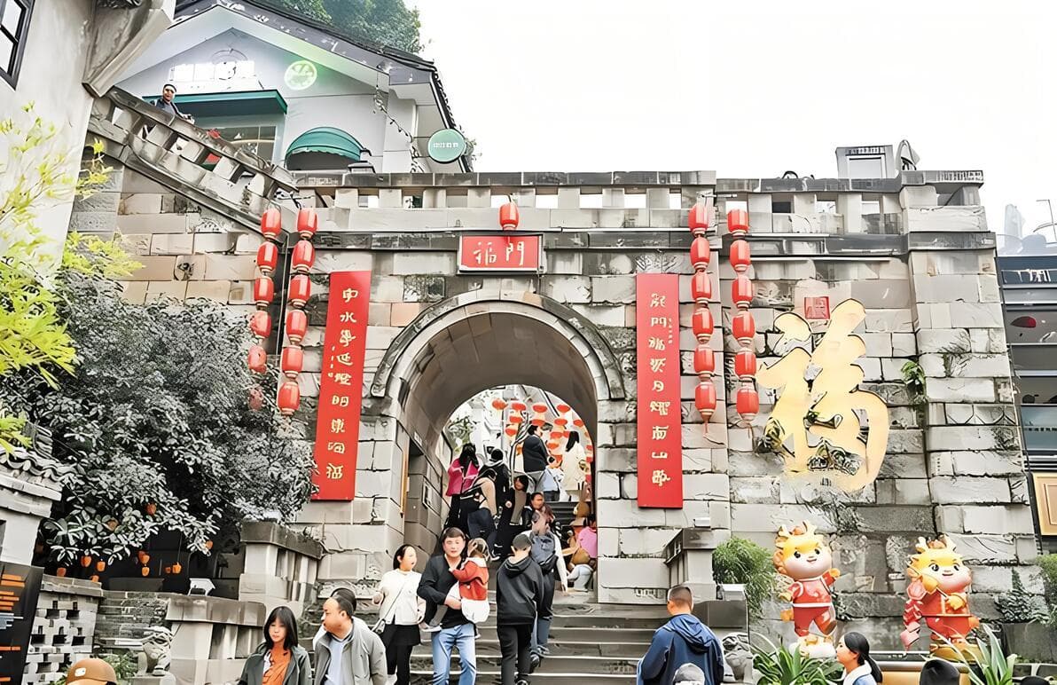 重庆开埠口岸：龙门浩老街——建筑瑰宝与文化传承