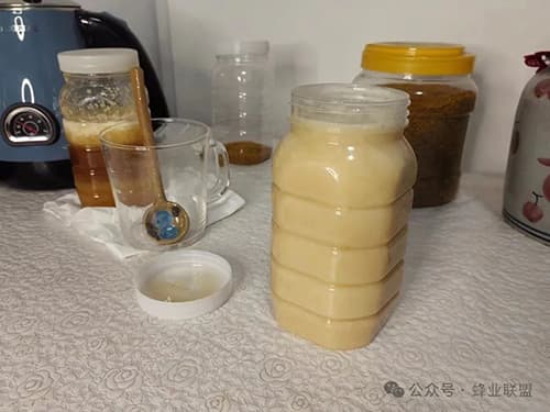 想买纯蜂蜜必须记住接受这2大特性：低温易结晶和高温易起泡，否则只能吃假蜜去吧！