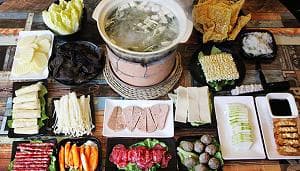 打边炉VS火锅：中国美食文化的双子星