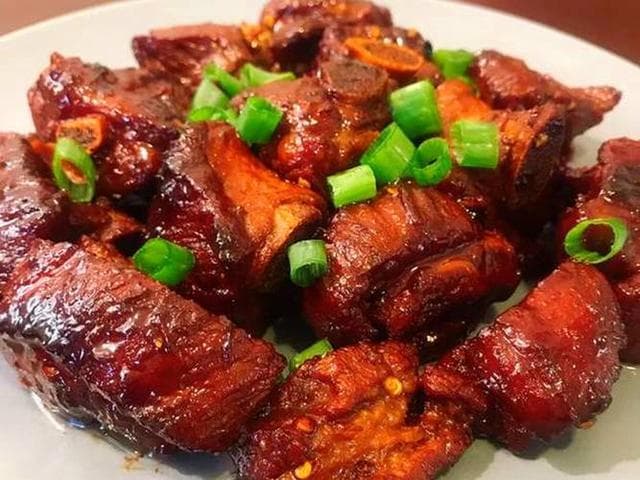 红烧排骨：一道富含优质蛋白和不饱和脂肪酸的传统美食