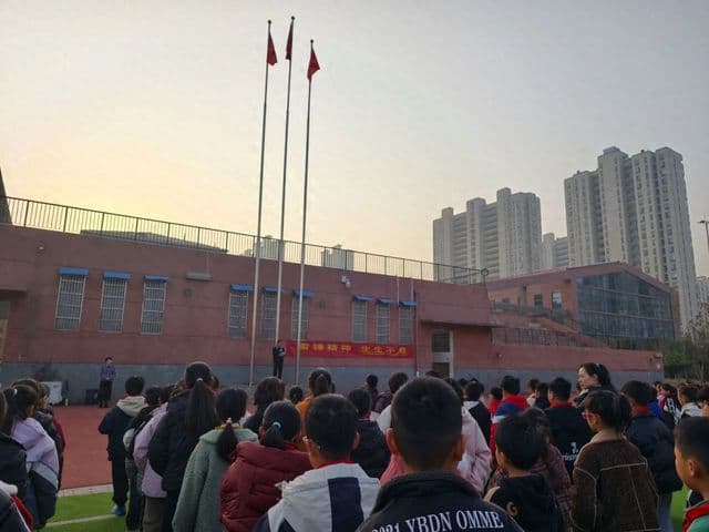 雷锋精神 生生不息——临泉县兴业路实验学校开展“学雷锋志愿服务主题月”活动
